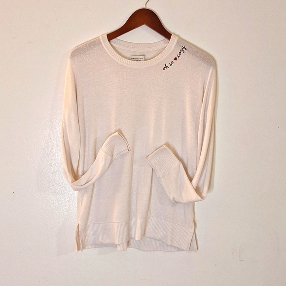 A&F Women's "oh so cozy" sweater - Picture 3 of 12